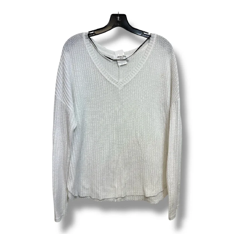 Top Long Sleeve By Clothes Mentor In White, Size: L