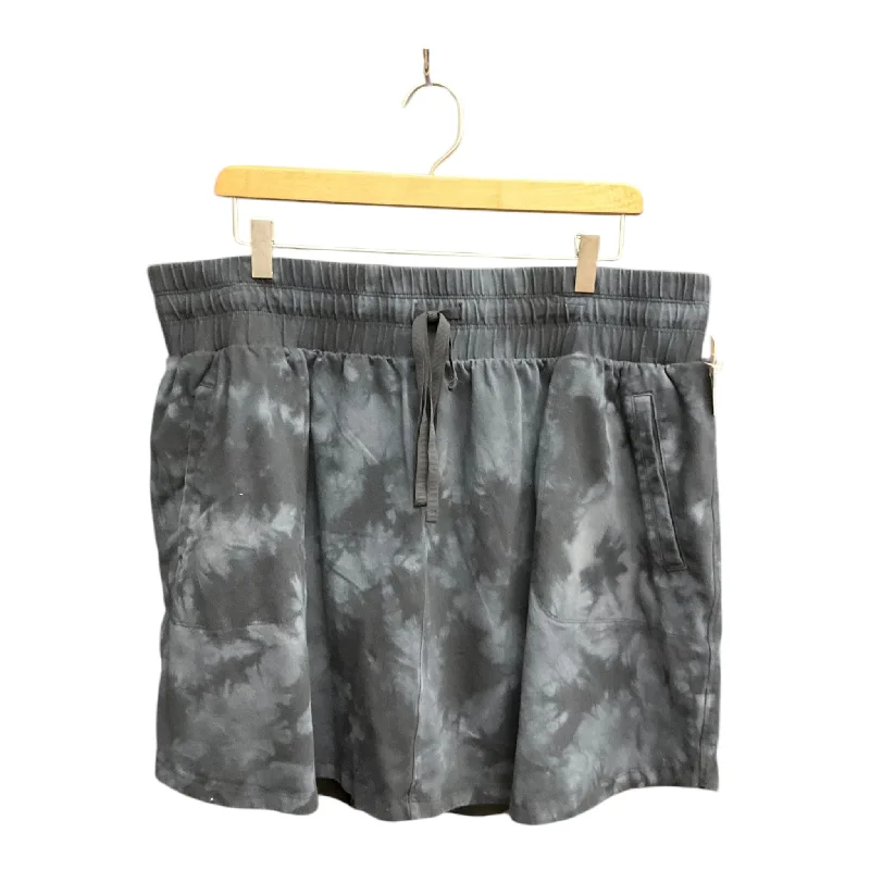 Athletic Shorts By Livi Active In Camouflage Print, Size: 2x